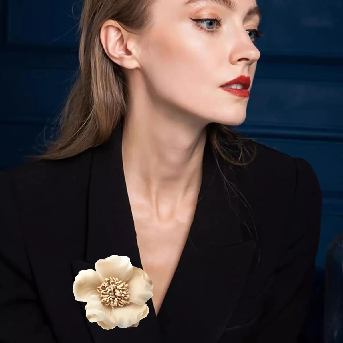 Elegant Large Cloth Flower Brooches Big Camellia Flower Pin for Women Dainty Cloth Fabric Rose Brooches Dress Skirt Scarf Hat Pins Clothing Decoration Accessories
