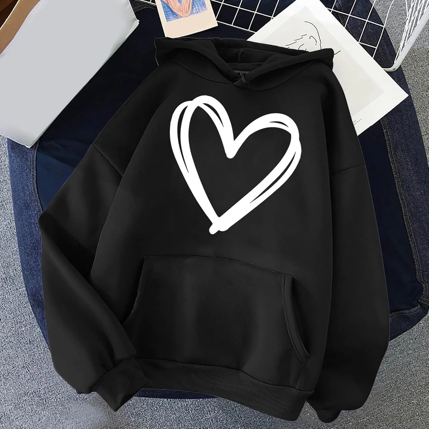 Womens Hoodies Cute Heart Graphic Sweatshirts Fashion Long Sleeve Pullover Teen Girls Casual Soft Tops Fall Outfits